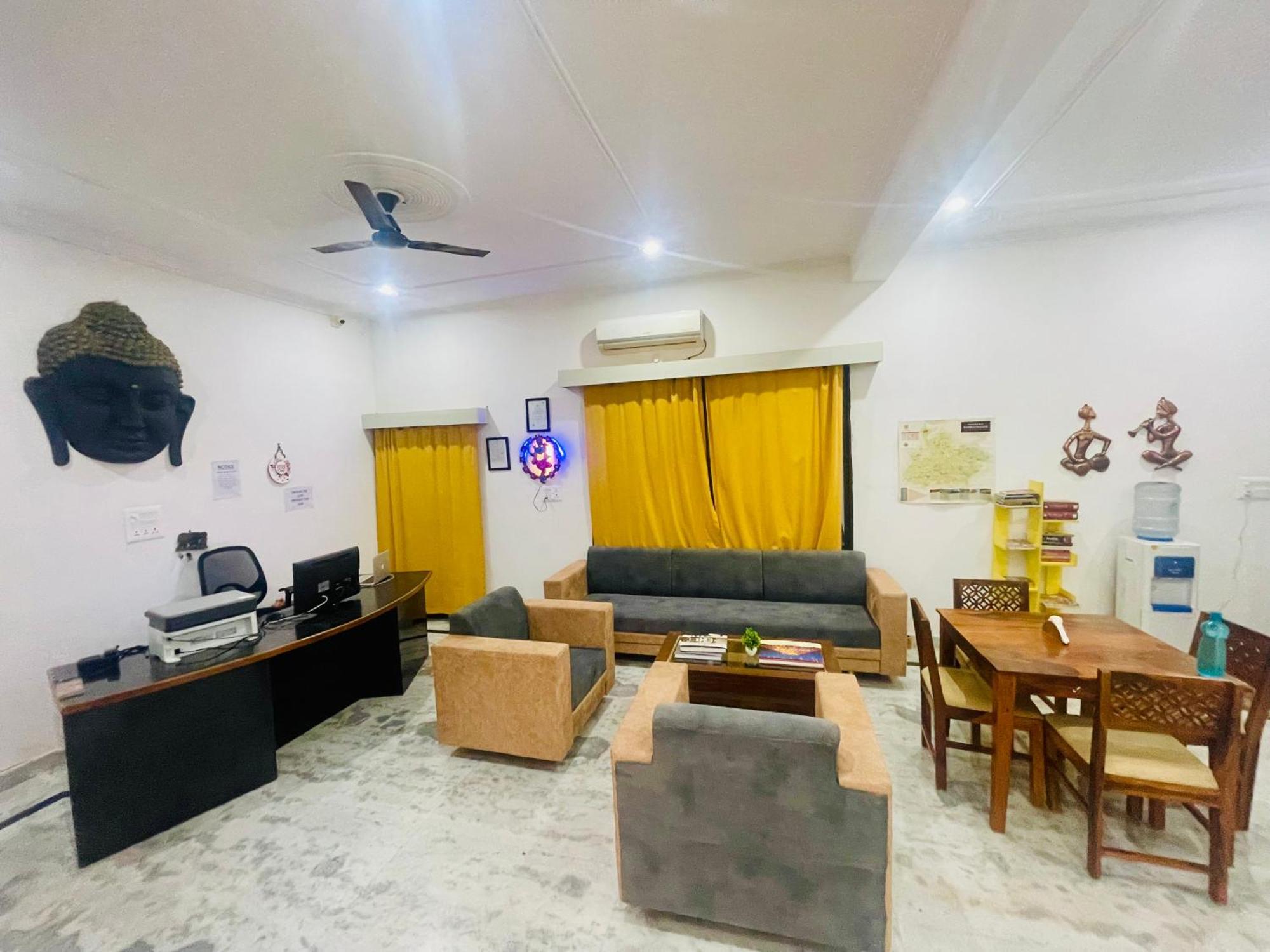 קג'ורהו La Curcuma Luxury Homestay מראה חיצוני תמונה